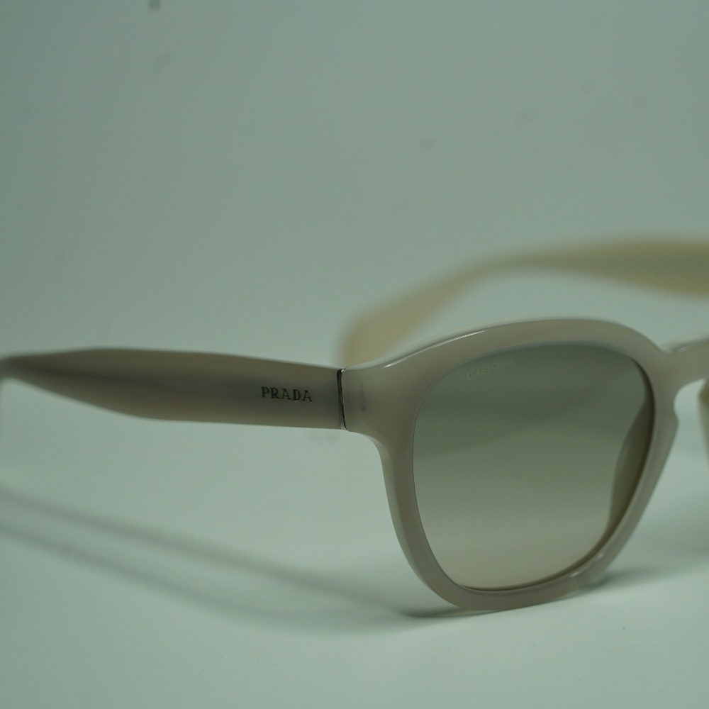 BRAND NEW PRADA DESIGNER SUNGLASSES